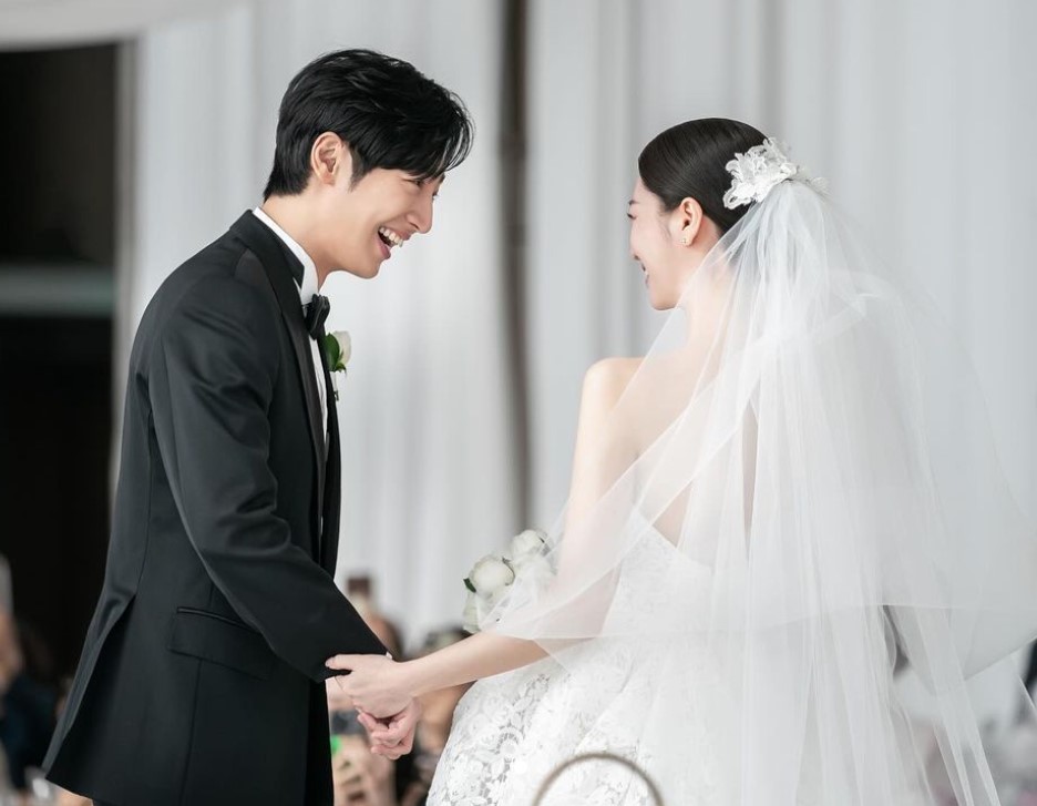 K-drama star Lee Sang-yeob announces marriage
